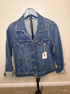 Levi's Women's Medium Denim Trucker Jacket-M